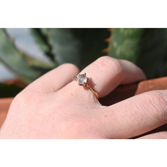 Dainty filigree ring with clear quartz gemstone size 3 4 5 6 7 8 9 10 11 12 13 - Picture 1 of 3